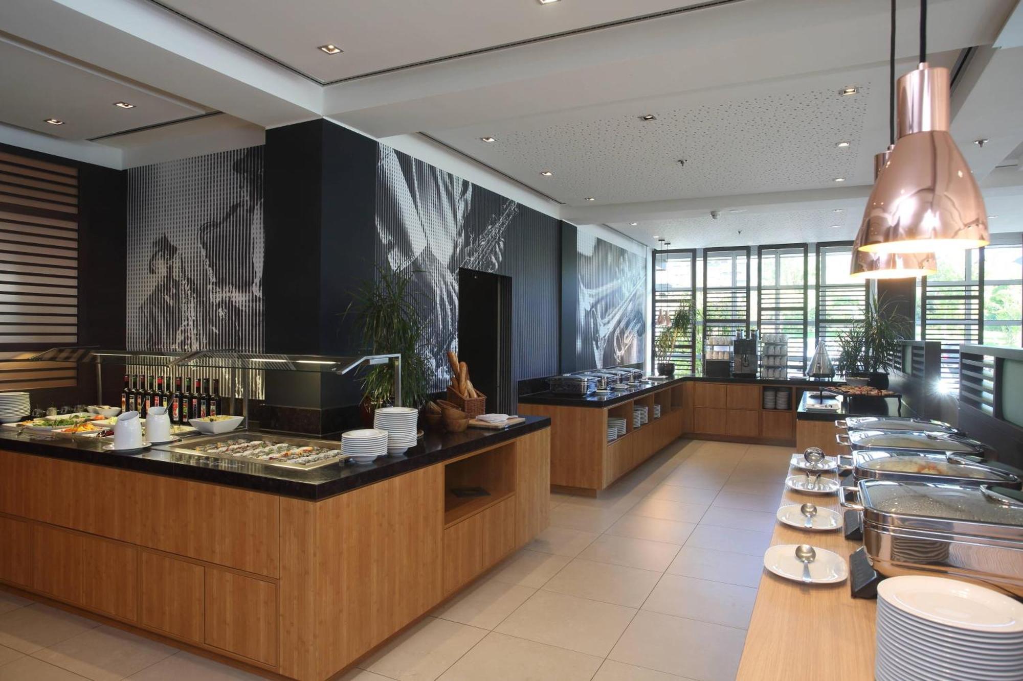Courtyard By Marriott Wiesbaden-Nordenstadt Exterior foto
