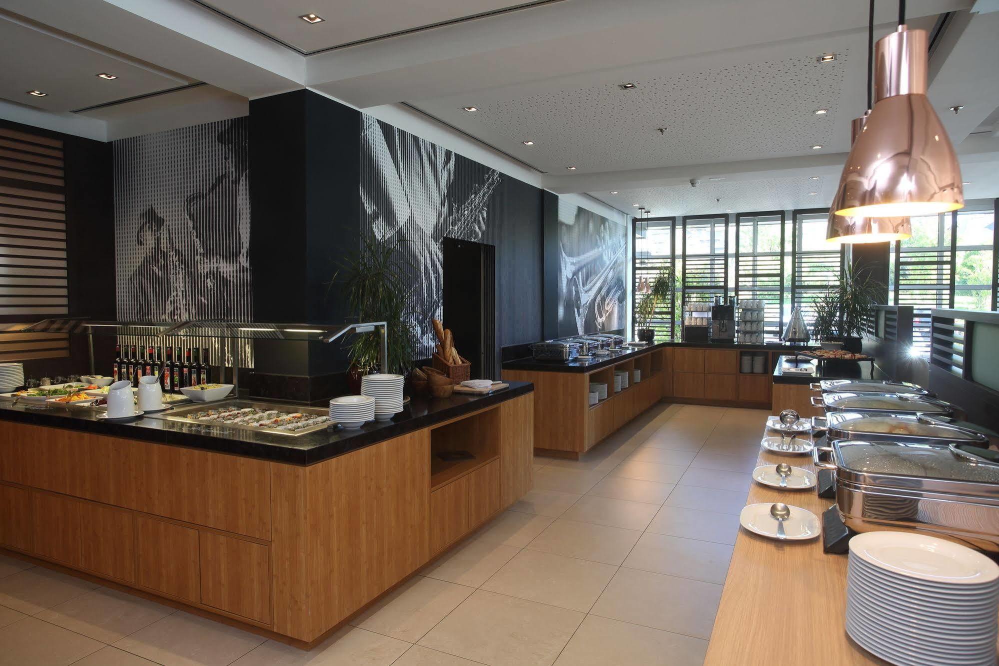 Courtyard By Marriott Wiesbaden-Nordenstadt Exterior foto